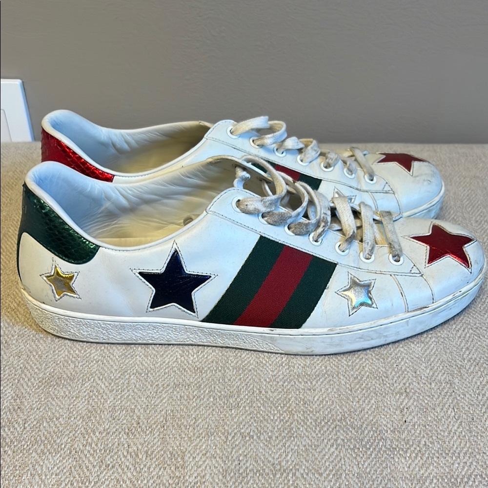 Gucci ace stars White Sneakers with Red and Green Accents